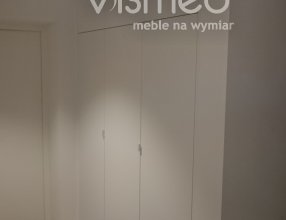 Zabudowa wnęki wejście, fronty lakierowany oświetlenie LED zapalane na sensor